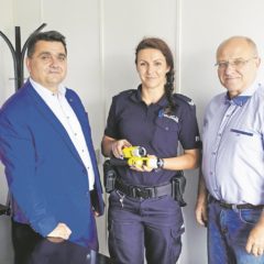 Przekazanie alkomatów dla Komisariatu Policji w Łochowie