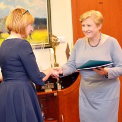 Kolejne środki zewnętrzne płyną do Gminy Wołomin! Burmistrz Elżbieta Radwan pozyskała ponad 3 mln złotych na termomodernizację trzech szkół i „Huraganu”!