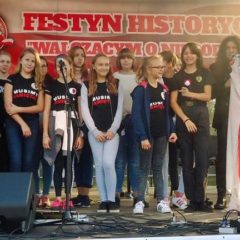 Młodzież z Radzymina na Festynie Historycznym w Kuklówce i na rekonstrukcji w Łosinnie