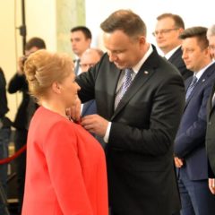 Elżbieta Jeleń – dyrektor radzymińskiej „Stalowej Jedynki” w gronie osób odznaczonych przez Prezydenta RP