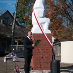 Odsłonięcie pomnika Kurpia Białego w Osuchowej
