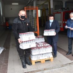 Prawie 2,6 tysięcy litrów płynu do dezynfekcji dostarczono do instytucji z terenu powiatu wyszkowskiego
