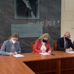 Podpisanie umowy na rozbudowę Zespołu Szkół Ponadpodstawowych w Łochowie