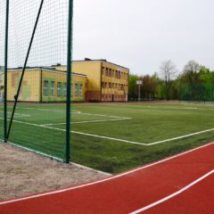 Nowe boisko przy Szkole Podstawowej nr 1 im. Marii Curie – Skłodowskiej w Małkini Górnej oddane do użytku