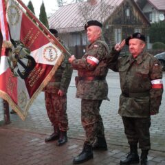 Wręczenie i poświęcenie sztandaru dla koła w Łochowie Obwodu „Rajski Ptak” ŚZŻ AK