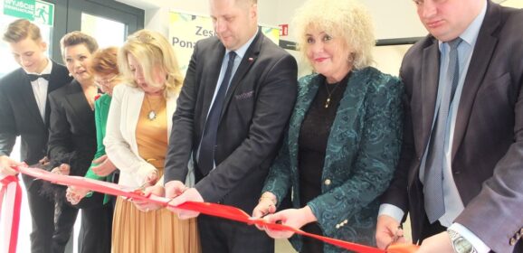 Oficjalne oddanie dobudowanej części Zespołu Szkół Ponadpodstawowych w Łochowie