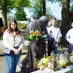 Uczniowie „Stalowej Jedynki” pamiętają o ważnych rocznicach historycznych