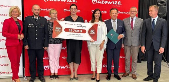 Marszałek Adam Struzik w Kobyłce podpisał umowy z jednostkami OSP z terenu Powiatów: Wołomińskiego, Legionowskiego i Otwockiego