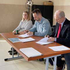 Podpisano umowęna budowę kanalizacjiw miejscowościDalekie-Tartak