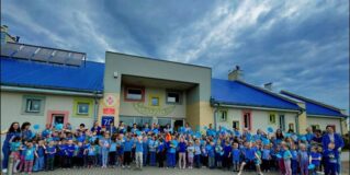 Sport, Radość i Integracja – Niebieskie Igrzyska w Przedszkolu nr 2 im. Czerwonego Kapturka w Radzyminie