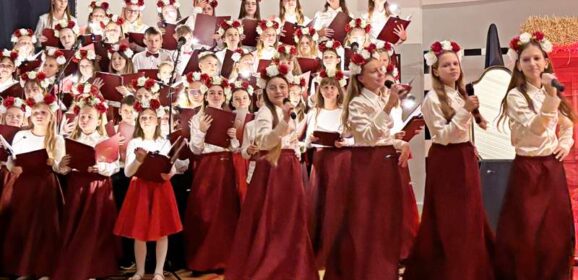 „RÓŻA POLSKA”- Spektakl Teatralny na Święto Niepodległości w wykonaniu Uczniów SP nr 1 w Słupnie