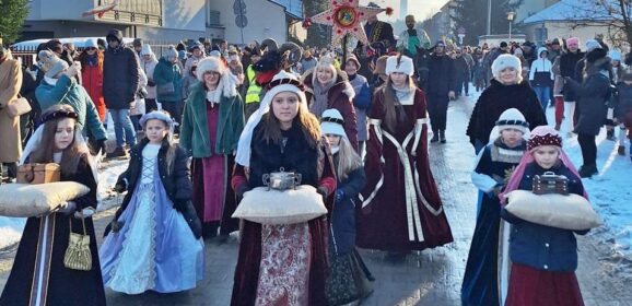 Mieszkańcy Ząbek w Orszaku Trzech Króli