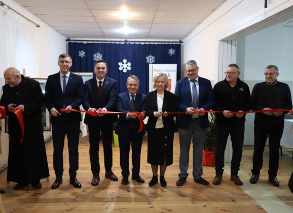 Uroczyste otwarcie Stacji Uzdatniania Wody oraz zmodernizowanej świetlicy wiejskiej w Kaczkowie Starym