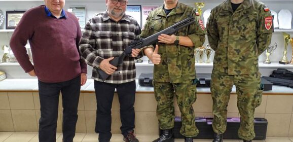 Wystrzałowy dar od SALWY dla ząbkowskich Strzelców