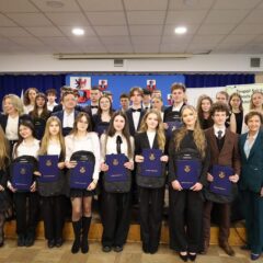 Starosta Węgrowski Ewa Besztak wręczyła stypendia za wysokie wyniki w nauce wybijającym się uczniom szkół powiatowych