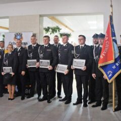 Pokoleniowa zmiana warty w OSP Ruda. Podziękowania za ponad dwie dekady służby dla Druha Prezesa Włodzimierza Dąbrowskiego