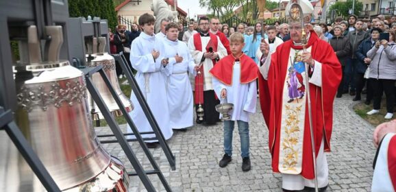 Uroczystość poświęcenia nowych dzwonów