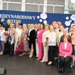 Powiatowe Obchody Międzynarodowego Dnia Pielęgniarki i Położnej okazją do podziękowań pracownikom ostrowskiej służby zdrowia