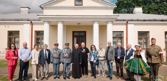 Śladami Żołnierzy AK spod znaku „Rajskiego Ptaka” – Ponad trzystu uczniów i samorządowców na wyjątkowym szlaku pamięci…