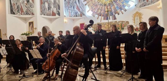 Poruszające „Requiem Pamięci” w Ząbkach… – Mieszkańcy uczcili 42. rocznicę męczeńskiej śmierci bł. ks. Jerzego Popiełuszki