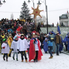 Kolorowy, radosny orszak