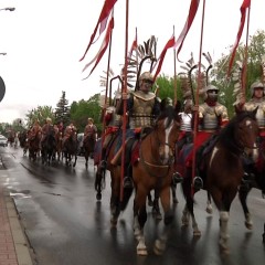 WIELKA PARADA JEŹDZIECKA ULICAMI RADZYMINA, WOŁOMINA, KOBYŁKI I ZIELONKI Z OKAZJI 1050-LECIA CHRZTU POLSKI!!!