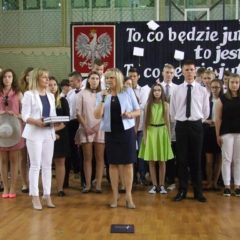 Zakończenie roku szkolnego 2016/2017 okazją do wyróżnienia i nagrodzenia podczas gminnych uroczystości w ZS Nr 3 w Rybienku Leśnym