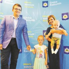 Rozwija się program Radzymińskiej Karty Mieszkańca: wydano ponad DWA TYSIĄCE kart, rośnie liczba partnerów i oferta korzyści!