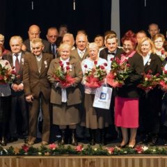 Dwadzieścia Szczęśliwie Zakochanych Par świętowało Złote oraz Diamentowe Gody