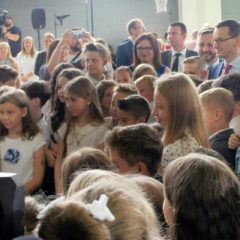 Premier Mateusz Morawiecki na uroczystości zakończenia roku szkolnego w Ząbkach!