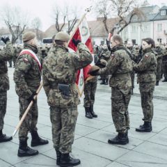 NA RYNKU W WĘGROWIE PRZYSIĘGĘ ZŁOŻYLI KOLEJNI ŻOŁNIERZE WOT