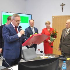 Stypendia dla wybijających się w nauce i sporcie uczniów pułtuskich szkół oraz podziękowanie dla Prezesa Związku Pszczelarzy