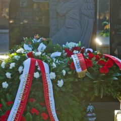 W IX rocznicę katastrofy smoleńskiej złożenie kwiatów na grobie Jarosława Florczaka płk. Biura Ochrony Rządu