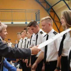 Starosta Ostrowski na ślubowaniu klas pierwszych CSL Technikum Lotniczego w Nagoszewie