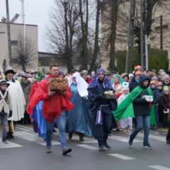 Tłumnie i bogato, z wielbłądem na czele, szedł Orszak Trzech Króli w Łochowie