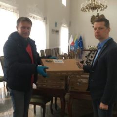 Samorząd Gminy Pułtusk przekazał 35 laptopów do nauki zadanej dla uczniów pułtuskich szkół