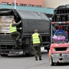 Żołnierze z Komorowa dbają o potrzebujących – dostarczają żywność