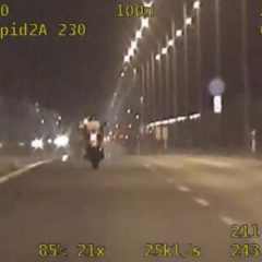 Bez uprawnień, motocyklem w terenie zabudowanym prawie 220 km/h