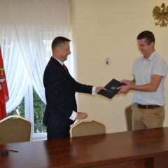 Podpisanie umowy na budowę sieci kanalizacji sanitarnej na os. Długa w Tłuszczu!