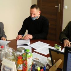 Umowy na budowę drogi gminnej oraz na rozbudowę ZS-P w Urlach podpisane!