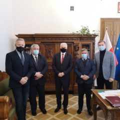 Sekretarz Stanu Waldemar Kraska rozmawiał ze starostą wyszkowskim Jerzym Żukowskim o rozwoju powiatowego szpitala