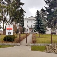 Skwer przed dawnym Starostwem otwarty dla mieszkańców