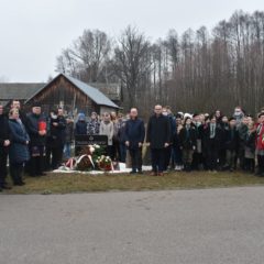Odsłonięcie pomnika ofiar zamordowanych przez Niemców