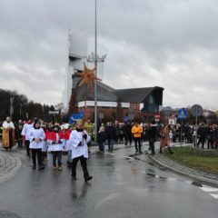 Trzej Królowie złożyli dary maleńkiemu Jezusowi w stajence….