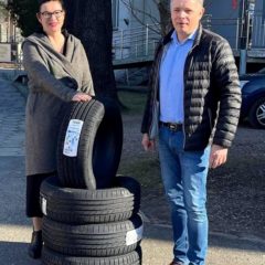 Firma „Nokian Tyres” wsparła taksówkę miejską w Kobyłce