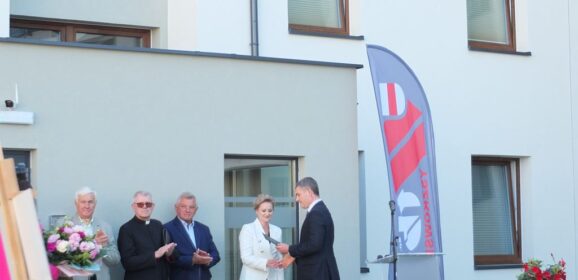 Oficjalne oddanie trzeciego bloku na osiedlu przy ul. Łącznej