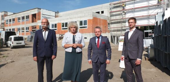 Senator Maria Koc odwiedziła Ostrów Mazowiecką z robocza wizytą na budowie szkoły i przedszkola przy ul. Partyzantów