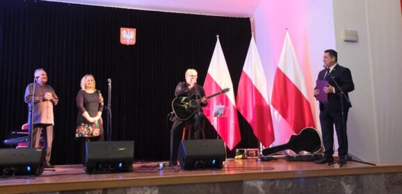 KONCERT ZESPOŁU ZAYAZD UPAMIETNIENIEM ŚWIĘTA ODZYSKANIA NIEPODLEGŁOŚCI 11 LISTOPADA