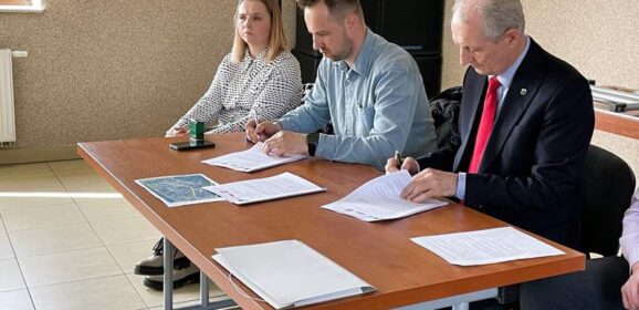Podpisano umowęna budowę kanalizacjiw miejscowościDalekie-Tartak