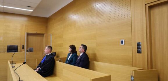 NIEWINNI! Zgodnie z wyrokiem Sądu Okręgowego w Siedlcach burmistrz Łochowa Robert Gołaszewski i skarbnik gminy Maria Komuda zostali uniewinnieni